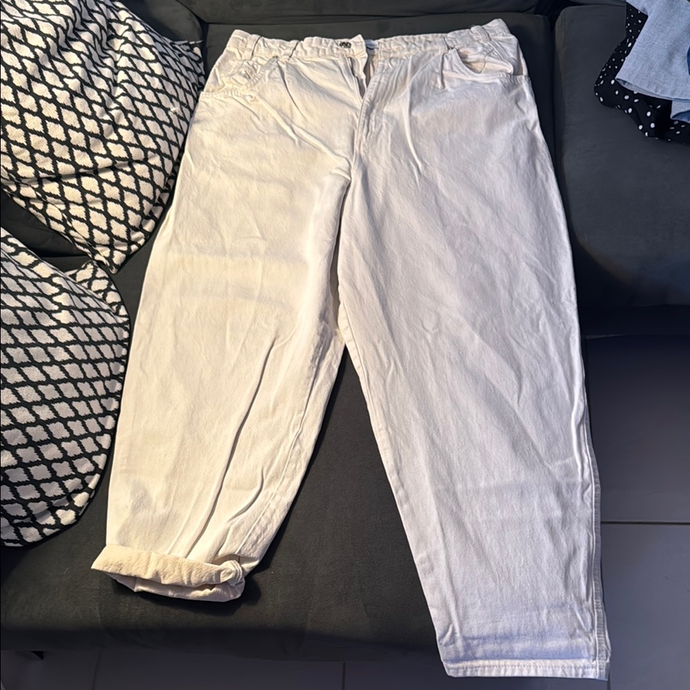 Zara White Boyfriend Jeans Relaxed Fit High-Waisted